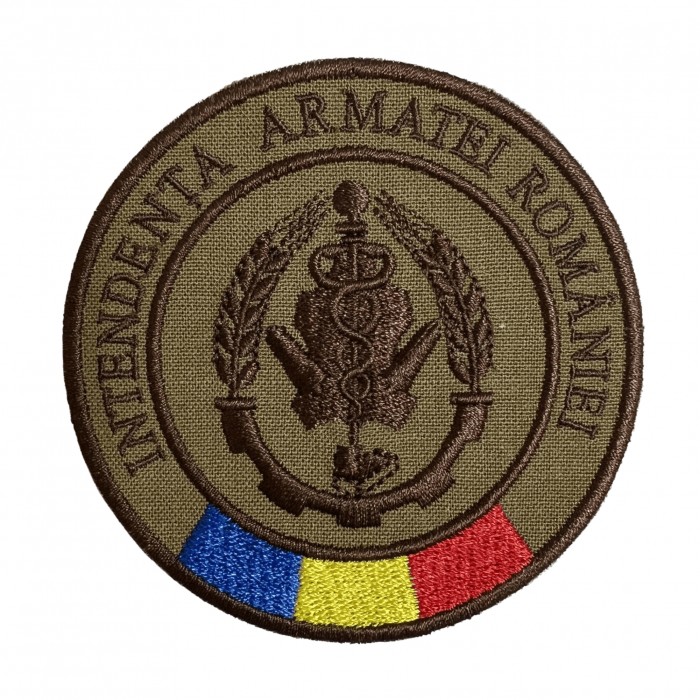 Emblema brodată oficială Intendența Armatei României cu detalii precise, aplicată pe uniformă militară