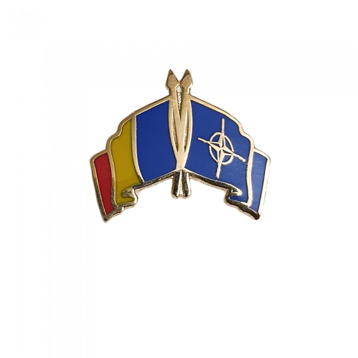 Insigna România - NATO încrucișat, insignă aurită de colecție, dimensiuni 25x21 mm, sistem de prindere pin, Grade Militare